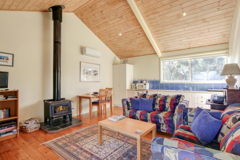 Clovelly Cottage - Melbourne Tourism 2