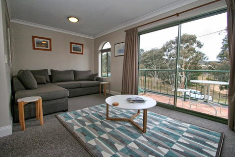 Cobb & Co 3/39 Cobbon Crescent - Melbourne Tourism 0