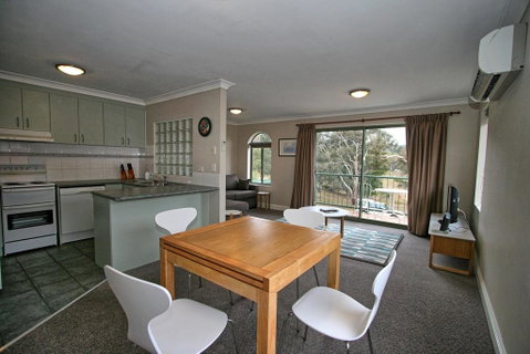 Cobb & Co 3/39 Cobbon Crescent - Melbourne Tourism 3