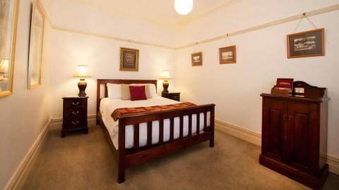 Cobb & Co Court Boutique Hotel - Melbourne Tourism 3