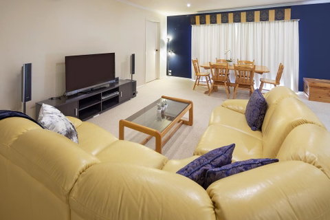 Cobbon Retreat - Melbourne Tourism 2