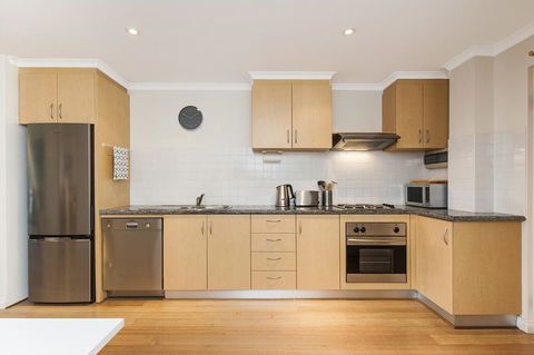 Colin Street Apartment - Melbourne Tourism 3