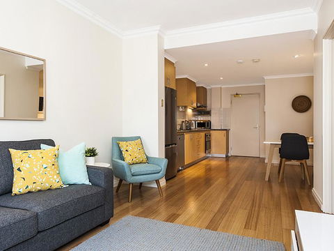 Colin Street Apartment - Melbourne Tourism 1