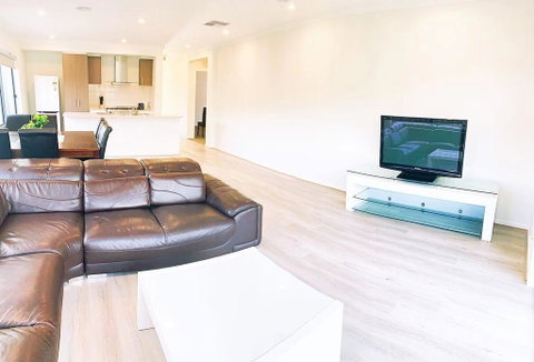 Comfortable 4BR 2Bath House Tarneit Melbourne - Melbourne Tourism 2