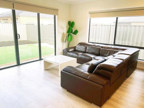 Comfortable 4BR 2Bath House Tarneit Melbourne - Melbourne Tourism 1