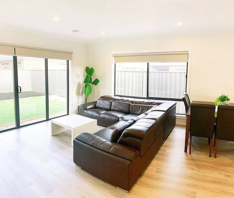 Comfortable 4BR 2Bath House Tarneit Melbourne - Melbourne Tourism 3