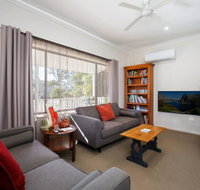 Comfortable Queen sized room near Tuggerah Lake - Melbourne Tourism