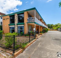 Comfy Ground Floor Unit opposite waterfront Welsby Pde Bongaree - Melbourne Tourism
