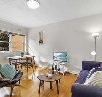 Comfy one-bedroom unit between city and airport - Melbourne Tourism
