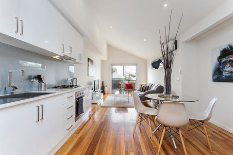 Complete Host Richmond Townhouse Collection - Melbourne Tourism 0