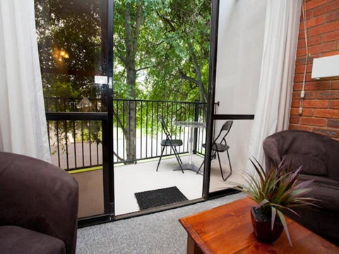 Connells Motel & Serviced Apartments - Melbourne Tourism 0