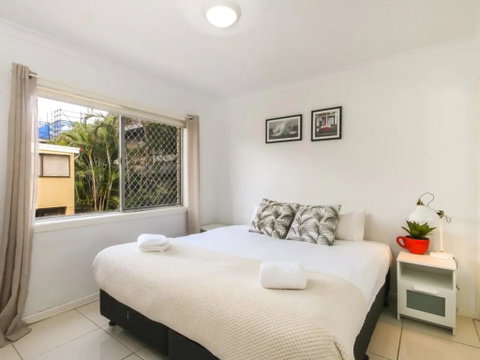 Contemporary 2 Bedroom Beachfront Apartment - Melbourne Tourism 2
