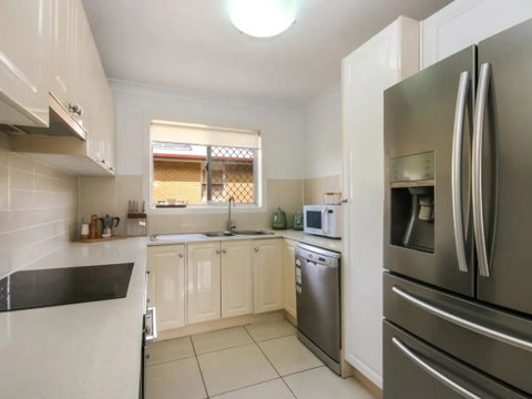 Contemporary 2 Bedroom Beachfront Apartment - Melbourne Tourism 1