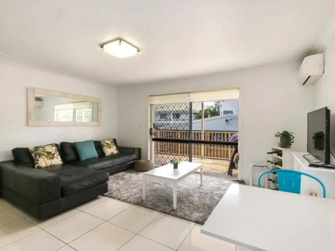 Contemporary 2 Bedroom Beachfront Apartment - Melbourne Tourism 0