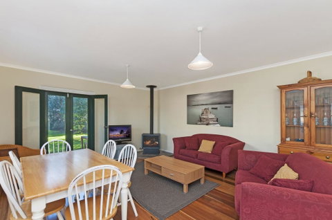 Cottage On James Circa:1855 - Modern Historic - Melbourne Tourism 0