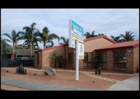 Cunningham Shore Motel - Melbourne Tourism 1