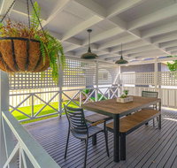 Curls and Buoys - Pet friendly - Stone throw to river - Melbourne Tourism
