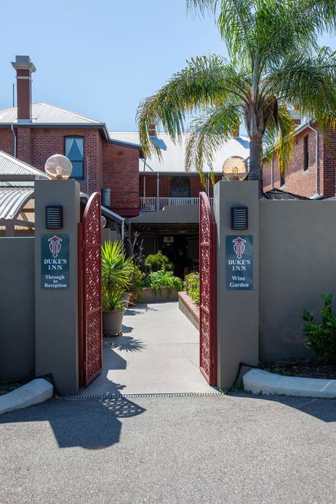 Duke's Inn - Melbourne Tourism 3