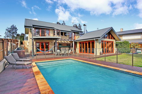 Eagles Landing - Melbourne Tourism 0