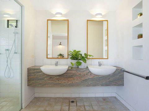 EAST COAST ESCAPES - Lighthouse Studio - Melbourne Tourism 3