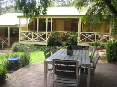 Edge Of The Forest Motel And Cottage - Melbourne Tourism 0