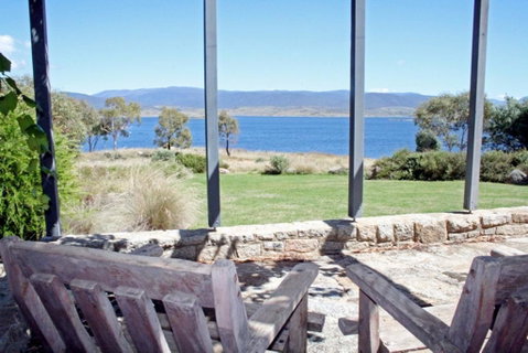 Edzell - Stunning Waterfront Home - Melbourne Tourism 0