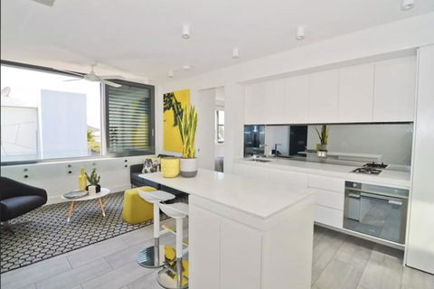 EIGHT TWO NINE TWO V: BONDI BEACH - Melbourne Tourism 0