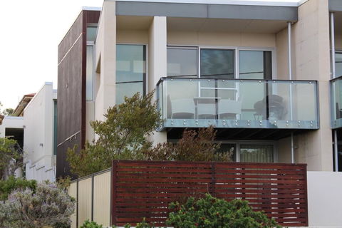 Eighty Eight - Melbourne Tourism 0