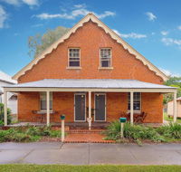 Eliza 1875 Red Brick Duplex Townhouse - Melbourne Tourism