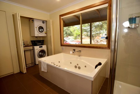 Ellimata Holiday Cottage - Melbourne Tourism 2