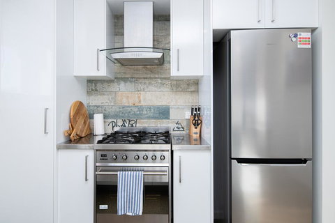 Endsleigh II - Cosy 2 Bedroom Villa, Free Wifi, Near CBD - Melbourne Tourism 3