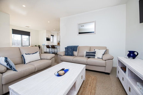 Endsleigh II - Cosy 2 Bedroom Villa, Free Wifi, Near CBD - Melbourne Tourism 2