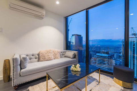 EQ Tower Luxury 2 Bedroom Skyline CBD Apartment - Melbourne Tourism 1