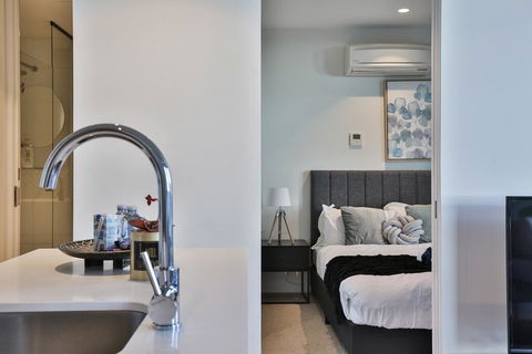 EQ TOWER Melbourne CBD APT - Melbourne Tourism 1