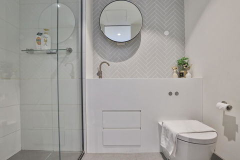 EQ TOWER Melbourne CBD APT - Melbourne Tourism 3