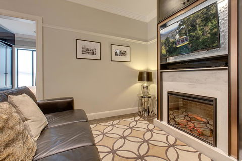 Explore The Blue Mountains On Foot - Melbourne Tourism 0