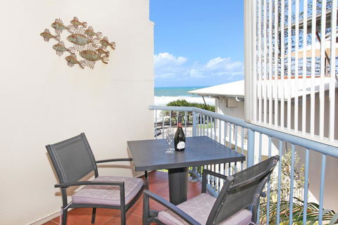 FABULOUS BEACHFRONT POSITION - Melbourne Tourism 1