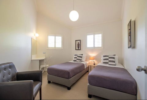 Fabulous Kangaroo Point 3 Bedroom Apartment - Melbourne Tourism 1
