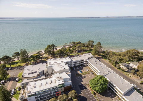 FAMILY ISLAND GETAWAY - BEACHFRONT APARTMENT - Melbourne Tourism 0