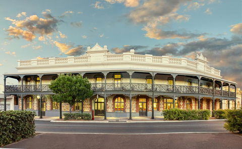 Farmers Home Hotel - Melbourne Tourism 0