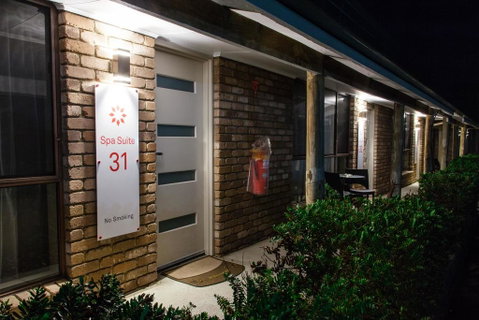Farnham Court Motel And Restaurant - Melbourne Tourism 3