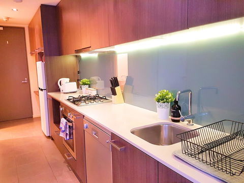 FITZROY FANTASTIC 1BR APT With FREE WINE, NETFLIX, WIFI, Close To TRAMS, COLES - Melbourne Tourism 2