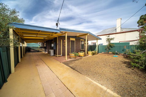 Flinders Ranges Bed And Breakfast - Melbourne Tourism 1