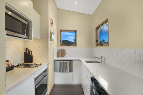 Four Mile Hut - Melbourne Tourism 3