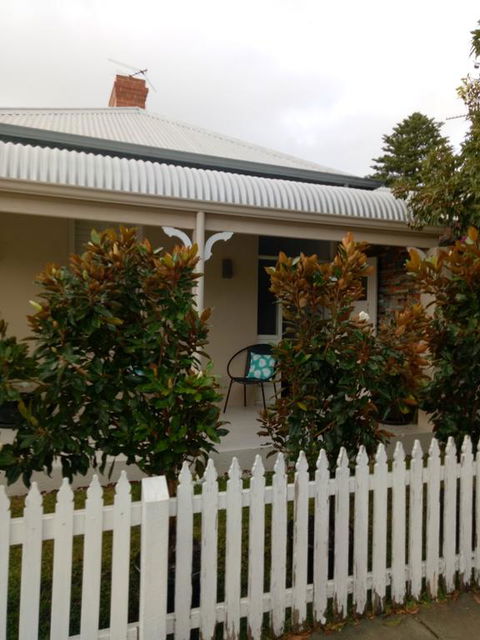 FUNKY COTTAGE - Melbourne Tourism 0