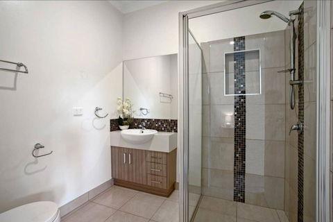 GALBRAITH BEACH STUDIO 3 - Melbourne Tourism 3