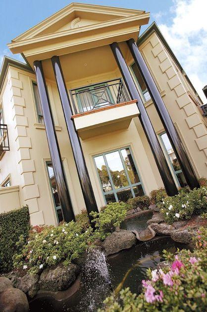 Gateway On Monash - Melbourne Tourism 3