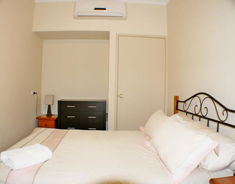 Geraldton Luxury Retreat 2 - Melbourne Tourism 3