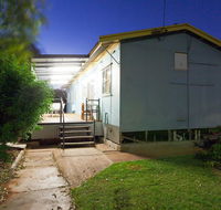 Getaway Villas Unit 3 - 3 Bedroom Self-Contained Villa with a Deck - Melbourne Tourism