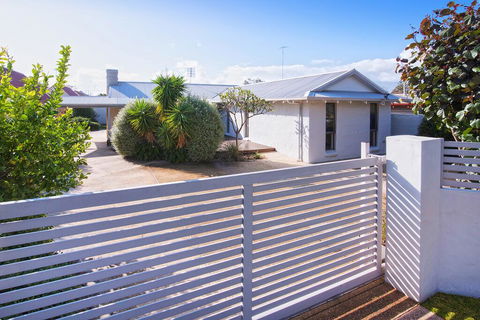 GIFFORD HOUSE - Melbourne Tourism 0